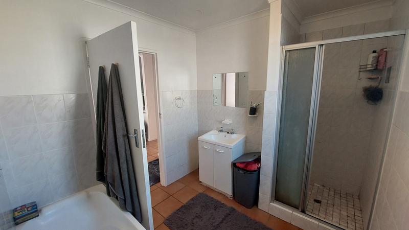 To Let 2 Bedroom Property for Rent in Oakglen Western Cape
